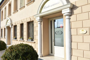 Отель Hotel Soresina  Soresina